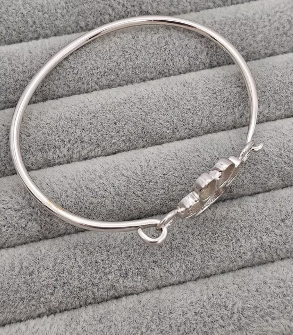 Paw Print Hook Clasp Bangle
