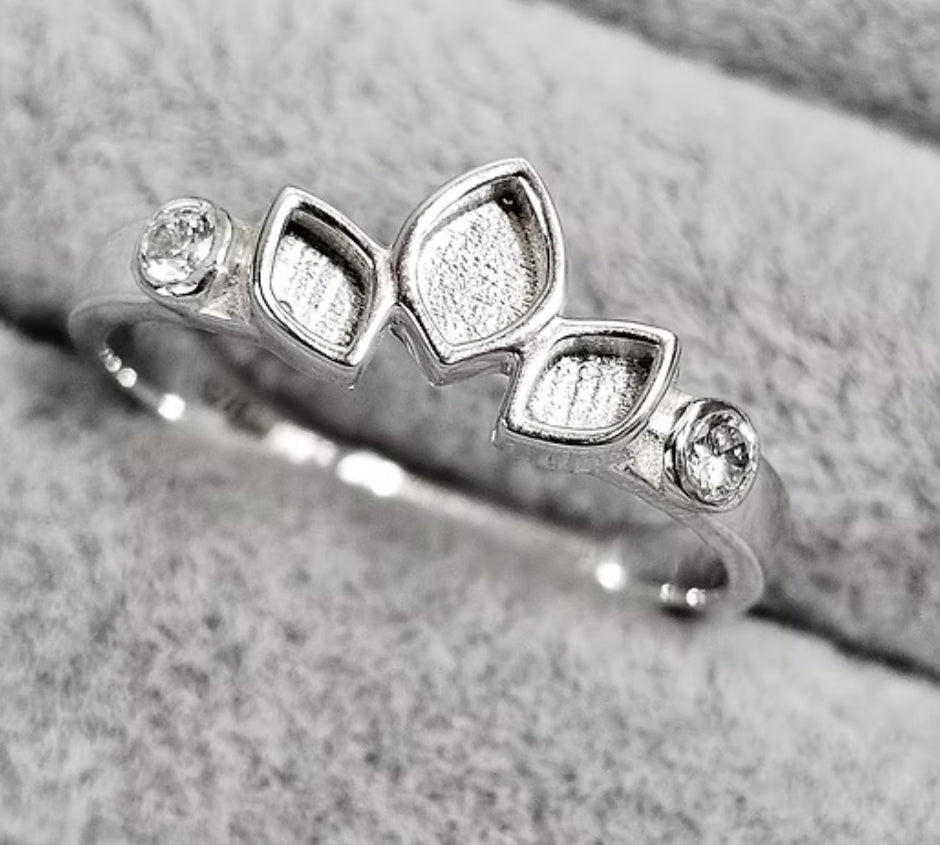 Leaf Trio Keepsake Ring